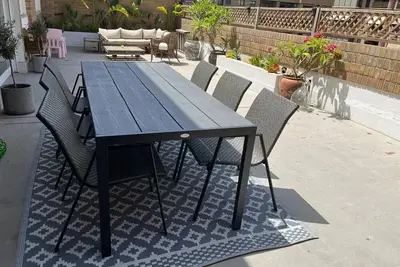 Image de Superbe penthouse avec énorme terrasse entre plage et centre ville!