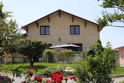 Image de Gîte dans une belle maison à la campagne et au calme, dans un cadre verdoyant.