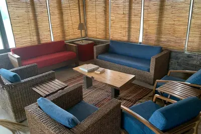 RajNikas Farm- Charming 2 Br Pet friendly Glass house farm with private pool
