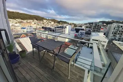 Image de Sunny modern penthouse apartment in the city center with free parking