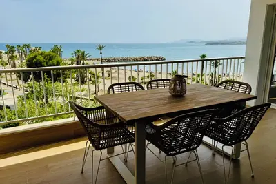 Image de Siroco: Lujoso Apartamento en Primera Línea de Playa en Águilas