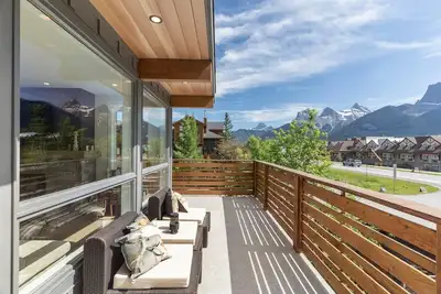Image de Luxe 4br Retreat + Hot Tub & Scenic Mountain Views