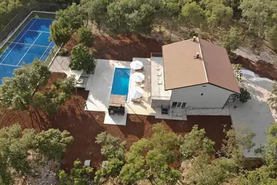 Image de Cozy 2-bedroom apartment in lovely Krk with Tennis court, Ac, WiFi, Pool, Sauna