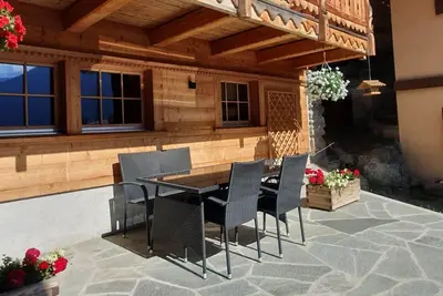 Image de Magnifique chalet familial \"La Marmotte\" avec terrasse et balcon. Val d'Hérens