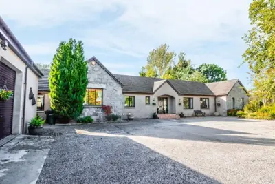 Image de Large family or group home, 7 Bedrooms with Hot Tub & Bbq House