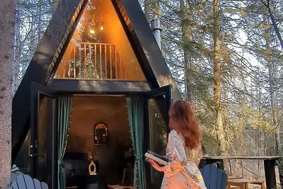 Image de The Hawthorn A-frame Cabin
