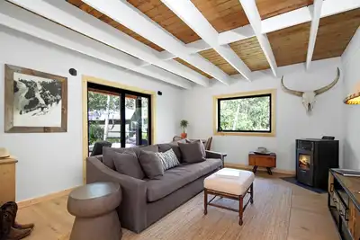Ranch Retreat a mile from Warm Springs Base Lodge; New home just under an acre
