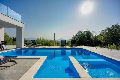Image de Nono Spinovci- pool private
