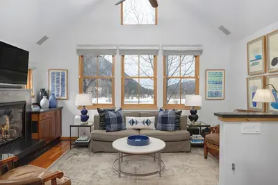 Owl Meadows 7 by Curate Telluride-Fireplace, Views, Pets, Walk to Ski and Town