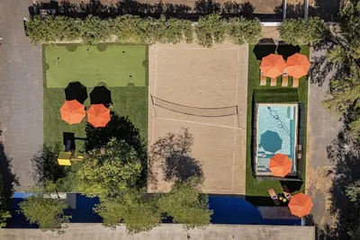 Image de Modern Entertainer’s Dream: Luxe Pool & Game Haven