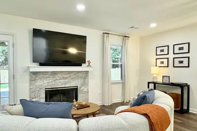 Image de Modern 3 bedroom townhouse in Auburn near downtown restaurants, campus and golf.