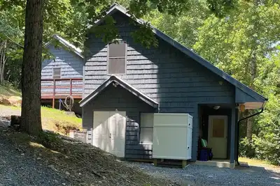 Image de Mountain top cabin in the heart of the Uwharrie National Forest!