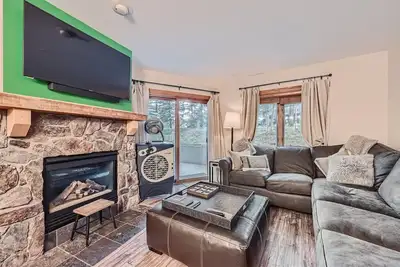 Image de Steps to the Slopes/Pool and Hot Tub Access/Private Patio with Grill