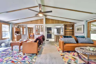 Image de New! Ski House 4 Minutes from Windham