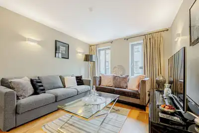 Image de Fantastic Multilevel 3br, Vibrant Angel, 5min Tube\n\n