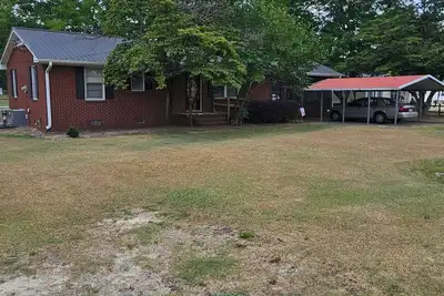 Image de Charming 3-bedroom house with Ac and WiFi in wonderful Goldsboro/Rosewood area.