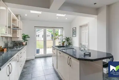 Maison-Large-Salle de bain partagée-Spacious 5 Bed