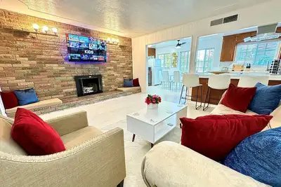 Image de Central Location+Cozy+Spacious 4 Bedroom, 2 Bathroom, 2 Kitchen, 2 LivingRoom