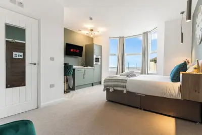 Image de Beachfront Aparthotel, Seaview Apartment with free parking #6