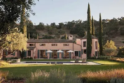 Image de Luxury Vineyard Farm Stay Villa w/ Pool!
