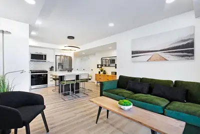 Image de *Brand New! Downtown 1 block from Main Street! *