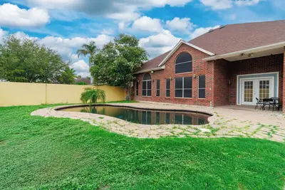 Image de ~ Luxury~In Ground Pool~Spacious~Grill~Sleeps 16~King bed~5 Br~Rare~Smart Tv