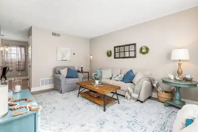 Quiet 2/1. 5 condo 5 min from Ne Georgia Med Center & Gainesville Square 16+ day