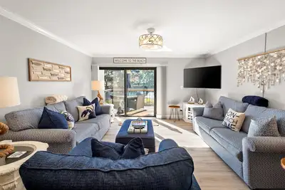 Image de Island Club Hidden Gem- Lg 2br - 2 min walk to beach - over 50 five star reviews