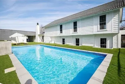 Image de Lovely 3-bedroom villa in Lawrence with large pool, outdoor entertaining space!