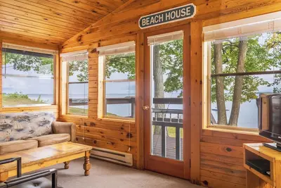 Image de Romantic Lakefront Cabin –Lux 1-Brm King Bed, Beachside @ Adventure North Resort