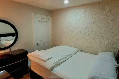 Image de Large Downtown Apartment – Perfect for 4–5 People