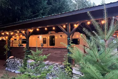 Image de 1-bedroom travel camper @ end of high valley with King Bed, hdtv, bbq, WiFi, Ac