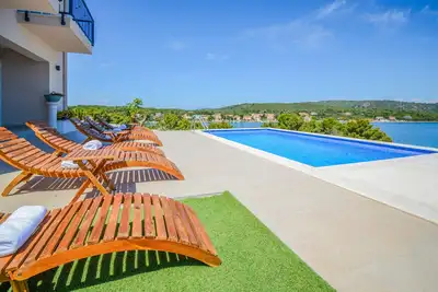 Magnifique maison à Veli Rat avec WiFi