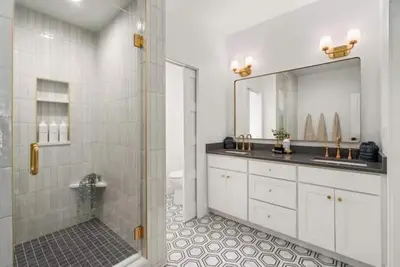 Image de Modern 5 Bedroom house + hot tub in Packwood\n\n