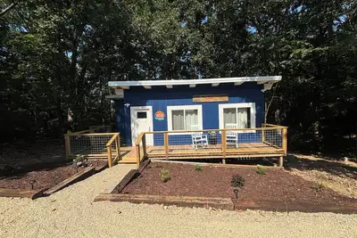 Image de Playin’ Hooky is a cozy cabin with 1 bedroom, WiFi, & Ac in welcoming Wappapello