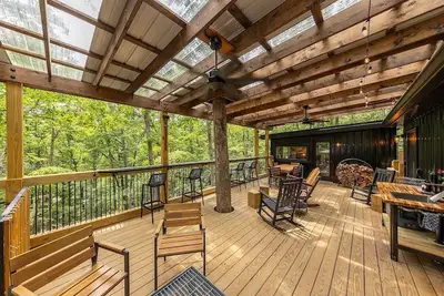 Image de Milam Ridge: Modern Cabin Escape. Hot Tub, Covered Deck, Fire Pit