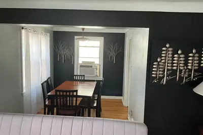 Image de 3br home 20’ Dtn Detroit, near Corewell Health Hos, Meijer’s  Major Bus Routes