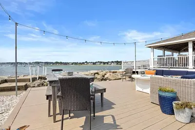 Image de Scituate Oceanfront Entertaining Stunning Views and Seasonal Sleeping Porch