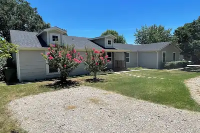 Image de Quiet and Convenient in Denton! 2650 sq ft home, 5 bed, 4 bath on 1 acre!