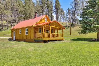 Image de Remote Custer Cabin w/ Fire Pit & Near State Park!