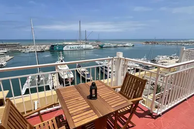 Image de Penthouse pour 5 personnes sur la première ligne du port de Denia
