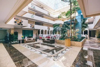 Image de Spacious 1br Apt w/ Kitchenette, Balcony & Tennis Court – Close to Beach