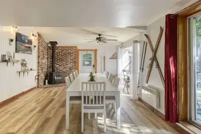 Image de Gîte - Spacieux et Rare - 5 ch. accès Lac