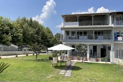 Image de Uniquely situated holiday flat, directly on the fine sandy beach, with far-reach