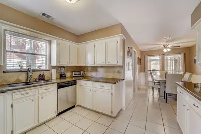 Image de 6-Bedroom Sanctuary w Pool: 30 Mins Downtown Pg