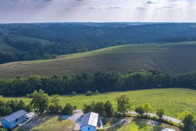 Image de 100 Acre Relaxing Retreat Near Ark- Four Houses Sleeps 36!