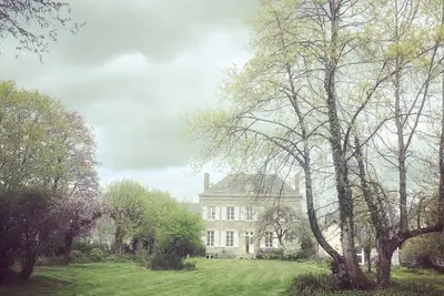 Image de Suite familiale, maison d'hôtes et de culture, ancien presbytère, parc paysager