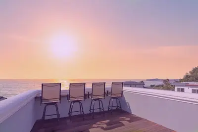 Image de Ocean Views, Steps 2 Beach, Hot Tub, Bbq, Fire Pit