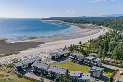 Image de Ocean View Town House #2 at The Beach House!