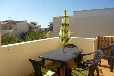 Image de Appartement T2 avec Terrasse, à 200m de la Plage, Parking Inclus - Idéal Famille